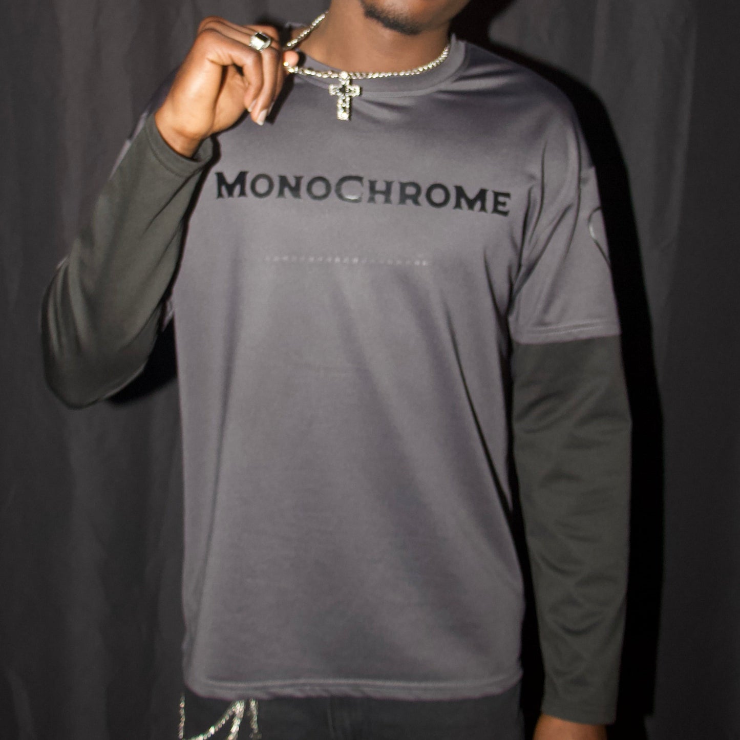 Long-sleeve monochrome T-shirt