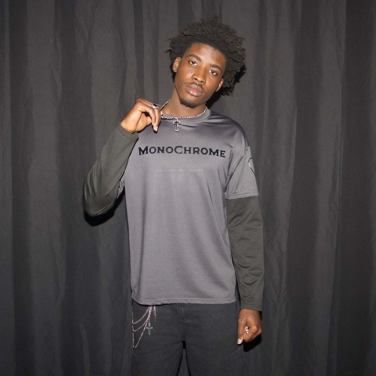 Long-sleeve monochrome T-shirt