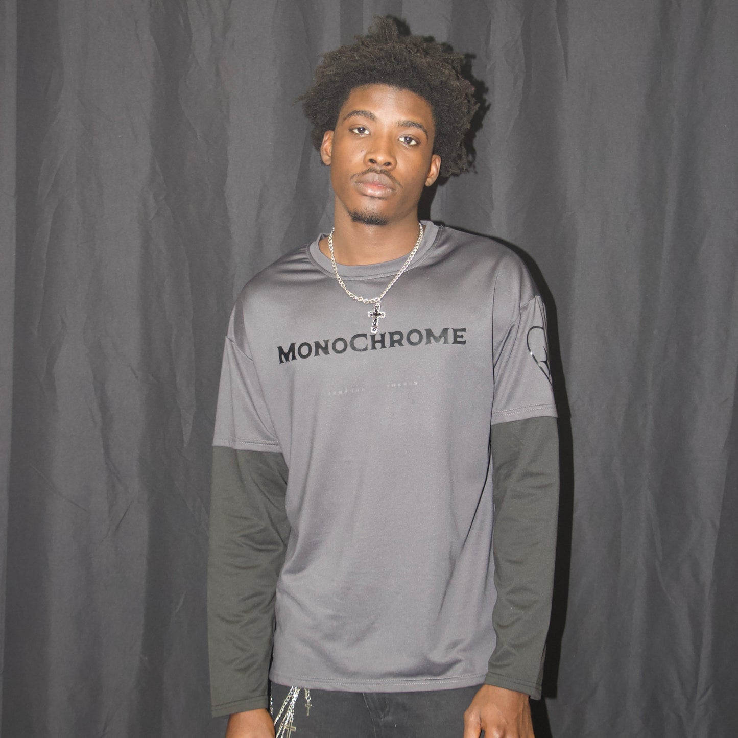 Long-sleeve monochrome T-shirt